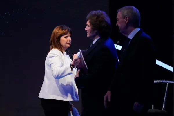 600x400_en-santiago-bullrich-milei-se-saludaron-luego-debate-la-gaceta-foto-de-diego-aroz-1008558-112114