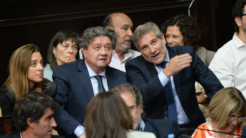 senadores-bonaerenses-kikuchi-y-vargasjpg