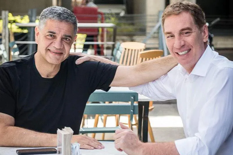 911758-fxycbmqauaapzgj