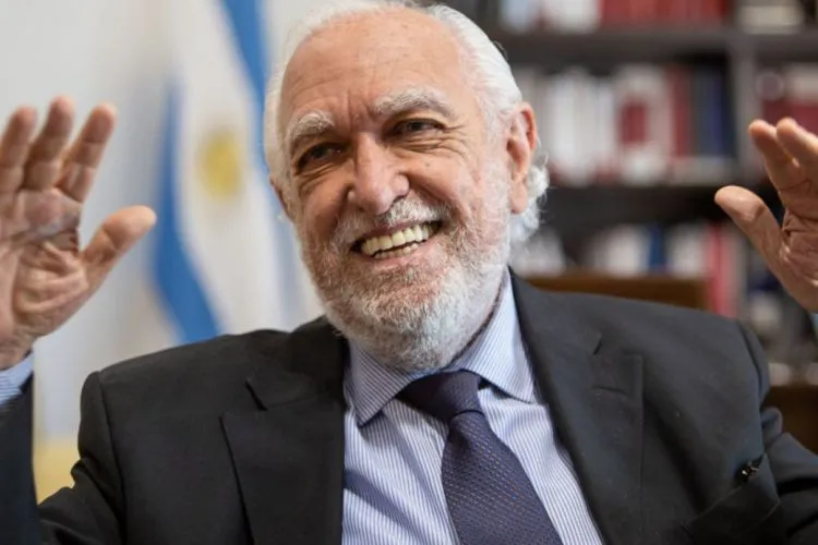 ricardo-gil-lavedra-1727636-750x500