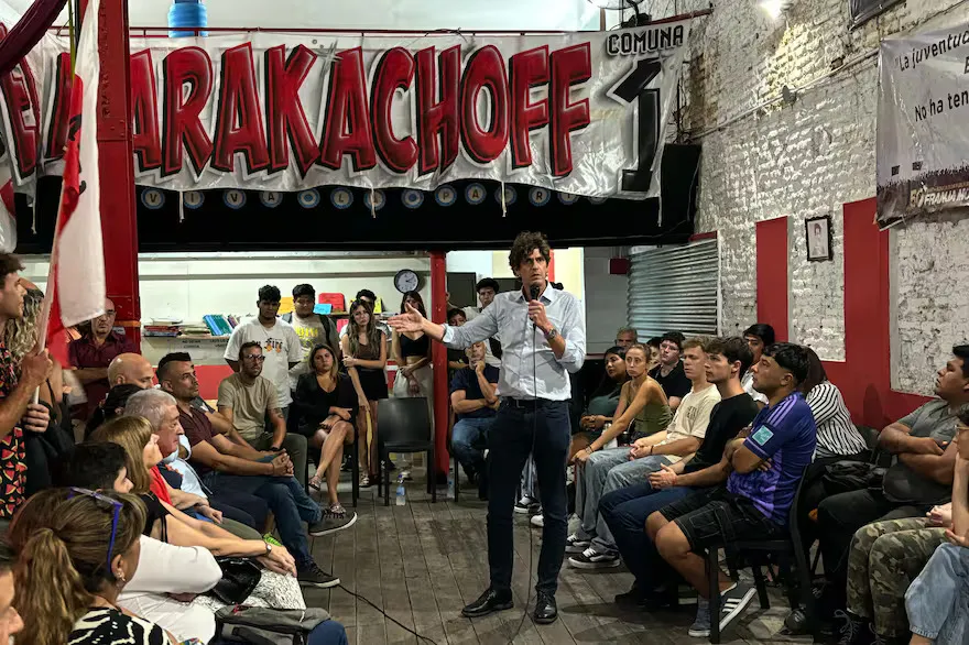 lousteau-volvio-a-recorrer-la-ciudad-de-buenos-ZHNQIRCYZRAOPDFFG2OOACEJGE