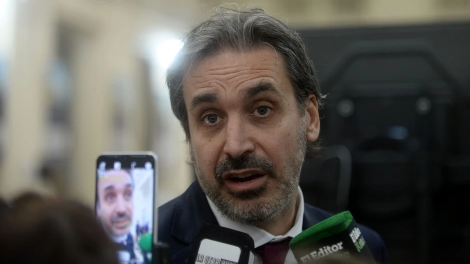 6541965180b83_940_529!