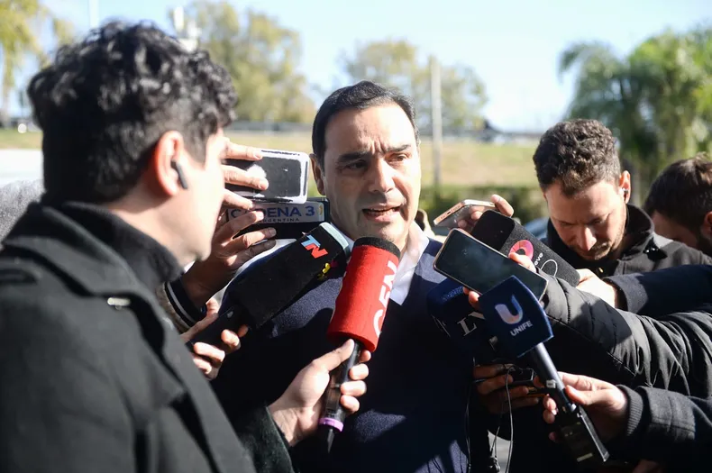 el-gobernador-gustavo-valdes-llego-la-convencion-el-triunfo-electoral-foto-nicolas-guillones