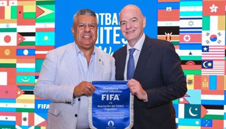 chiqui-tapia-y-gianni-infantino-2110572