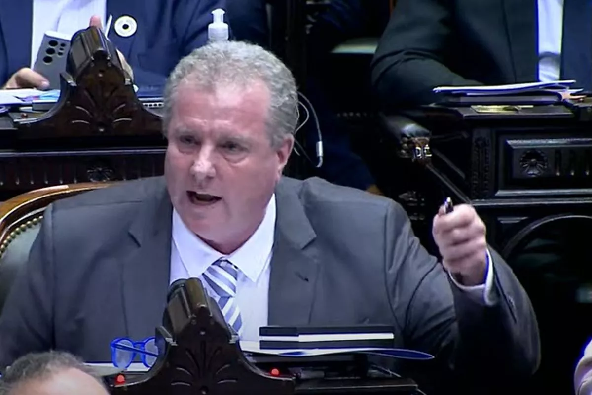 Gerardo-Milman-sesion-15-de-junio-enojado