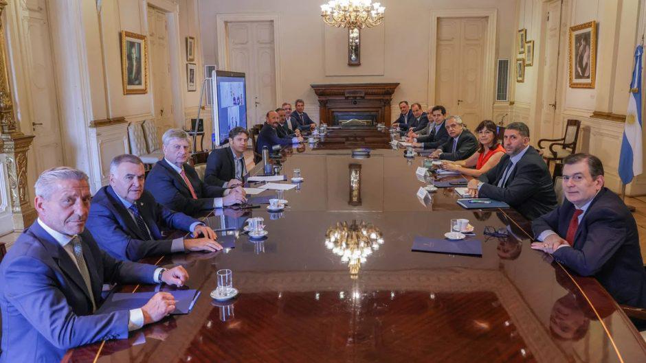 fernandez-con-14-gobernadores-940x529